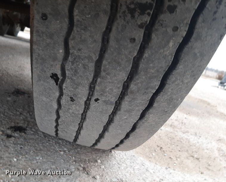 image for item DV9879 2005 Freightliner semi truck