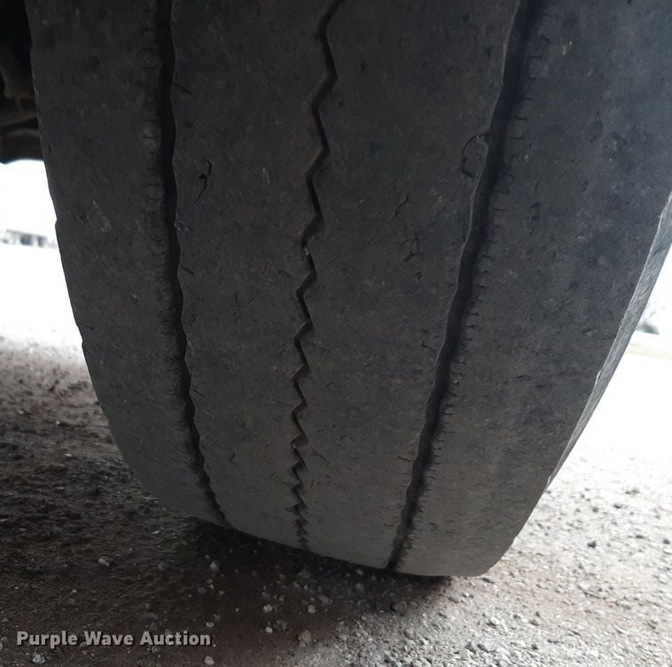 image for item DV9879 2005 Freightliner semi truck