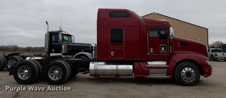 image for item DV9884 2012 Kenworth T600 semi truck