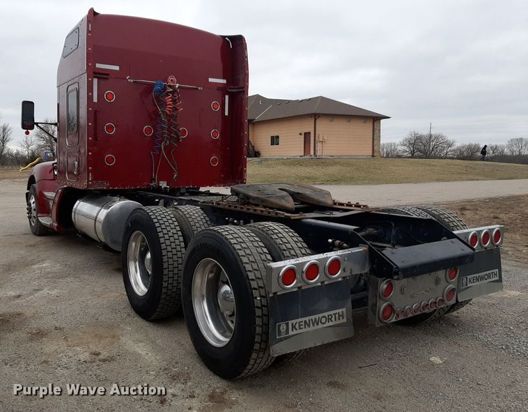 image for item DV9884 2012 Kenworth T600 semi truck