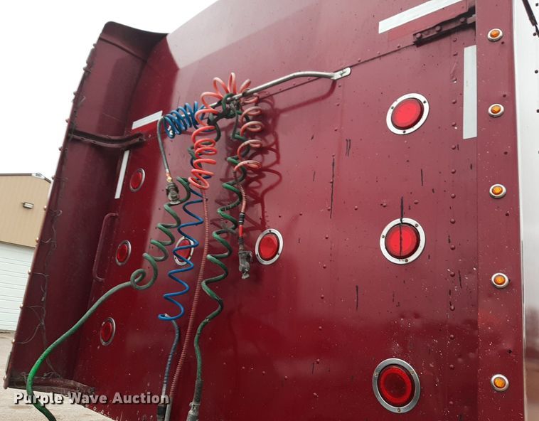 image for item DV9884 2012 Kenworth T600 semi truck