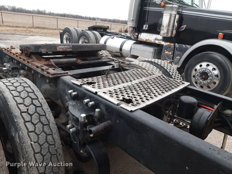 image for item DV9884 2012 Kenworth T600 semi truck