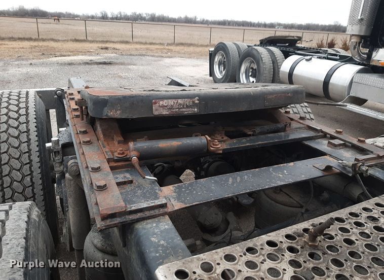 image for item DV9884 2012 Kenworth T600 semi truck