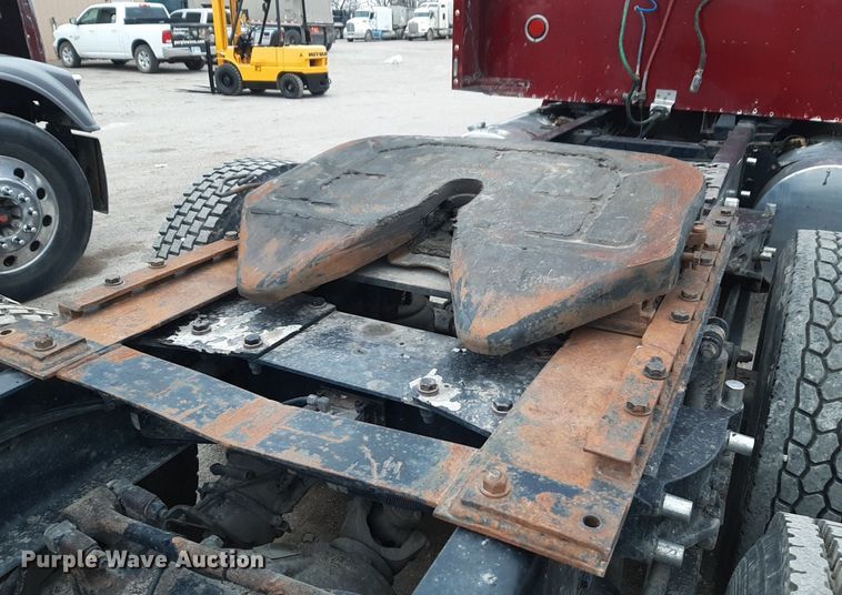 image for item DV9884 2012 Kenworth T600 semi truck