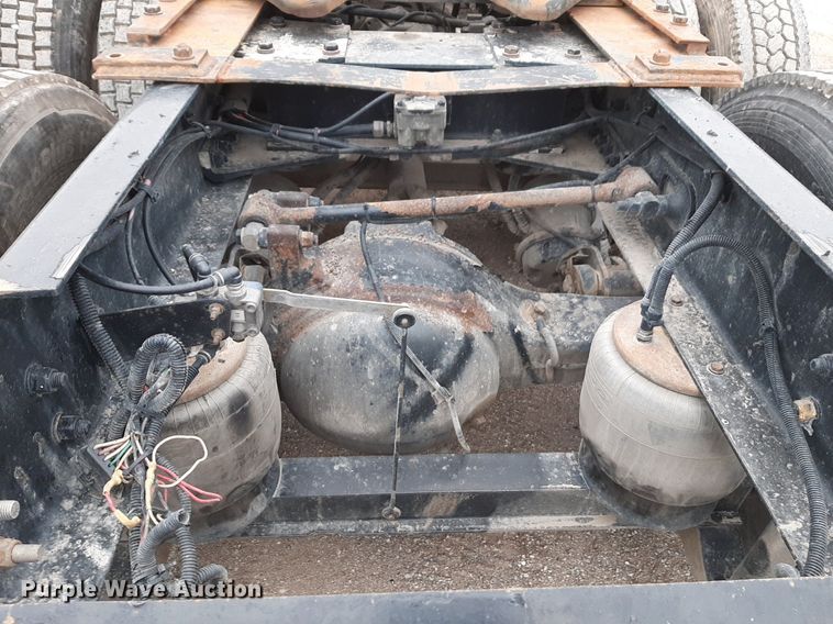 image for item DV9884 2012 Kenworth T600 semi truck