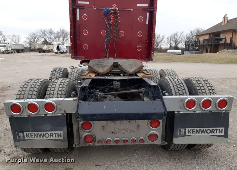 image for item DV9884 2012 Kenworth T600 semi truck