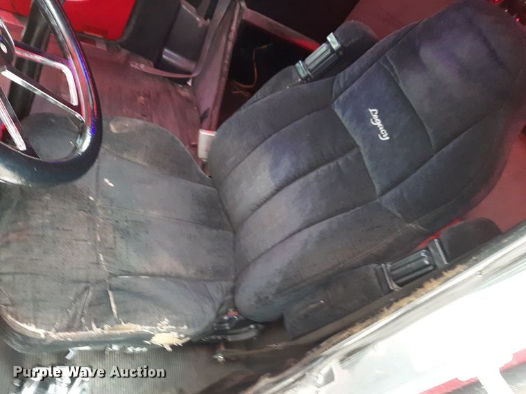 image for item DV9884 2012 Kenworth T600 semi truck