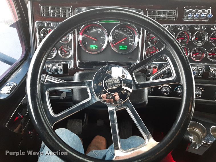 image for item DV9884 2012 Kenworth T600 semi truck