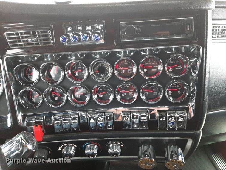 image for item DV9884 2012 Kenworth T600 semi truck