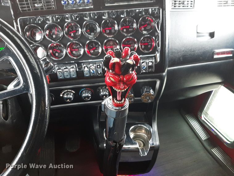 image for item DV9884 2012 Kenworth T600 semi truck