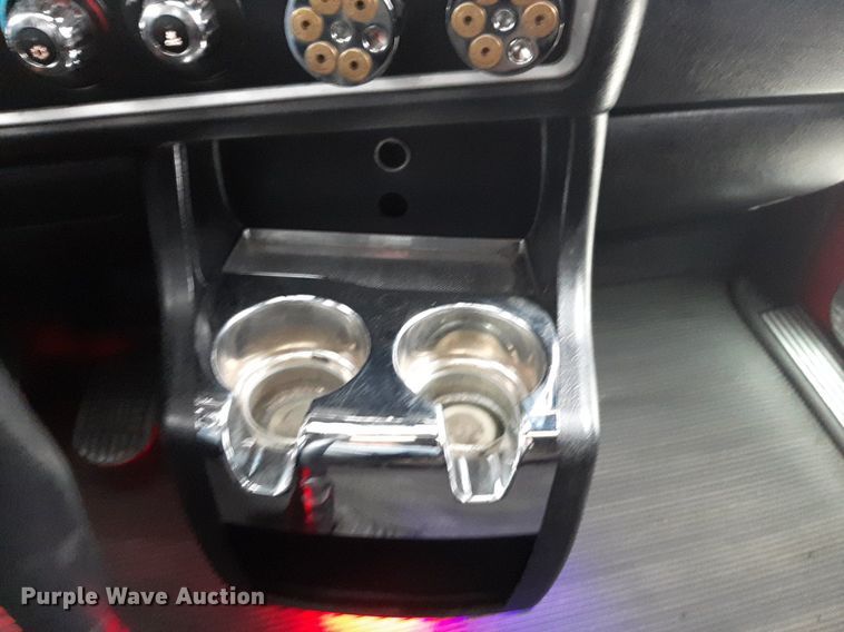 image for item DV9884 2012 Kenworth T600 semi truck