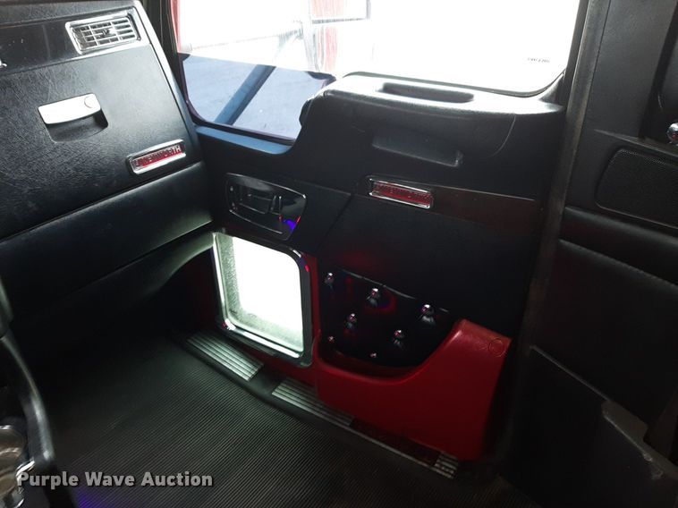 image for item DV9884 2012 Kenworth T600 semi truck