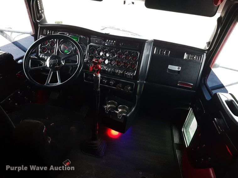 image for item DV9884 2012 Kenworth T600 semi truck