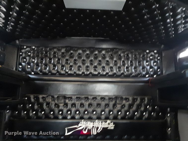 image for item DV9884 2012 Kenworth T600 semi truck