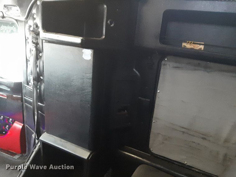 image for item DV9884 2012 Kenworth T600 semi truck