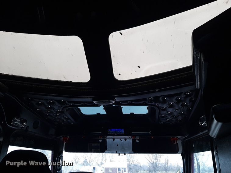 image for item DV9884 2012 Kenworth T600 semi truck