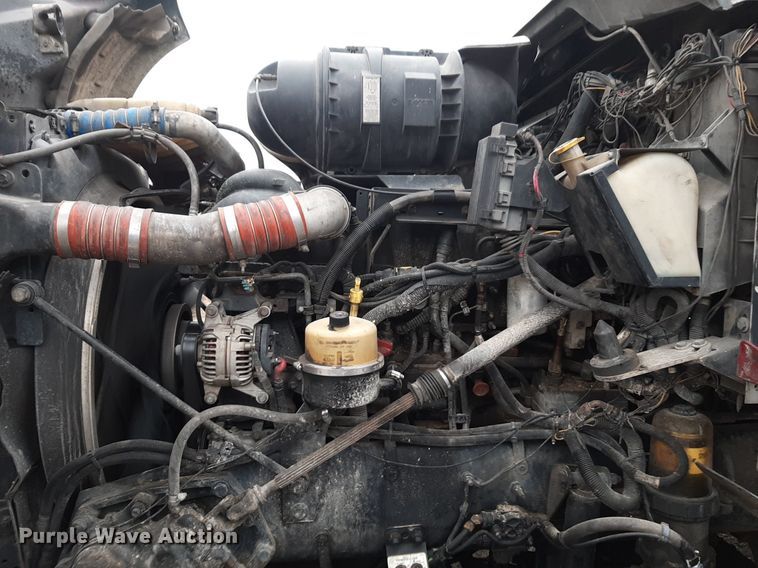 image for item DV9884 2012 Kenworth T600 semi truck