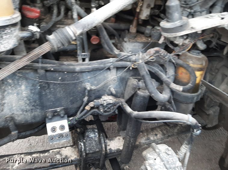 image for item DV9884 2012 Kenworth T600 semi truck