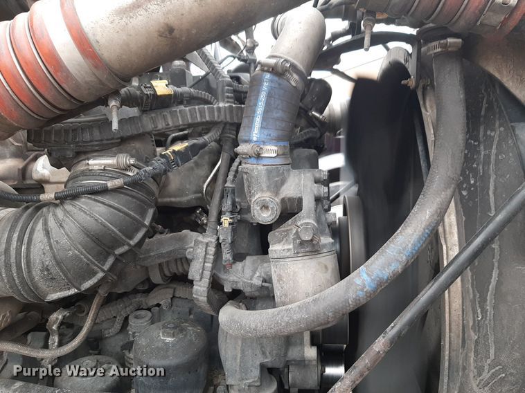 image for item DV9884 2012 Kenworth T600 semi truck