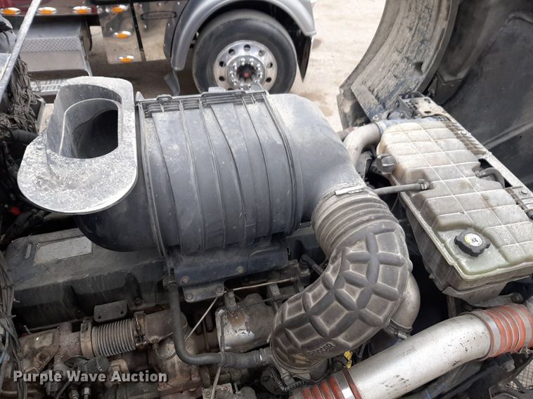 image for item DV9884 2012 Kenworth T600 semi truck