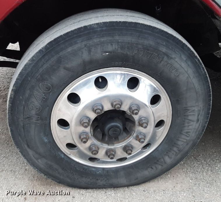 image for item DV9884 2012 Kenworth T600 semi truck