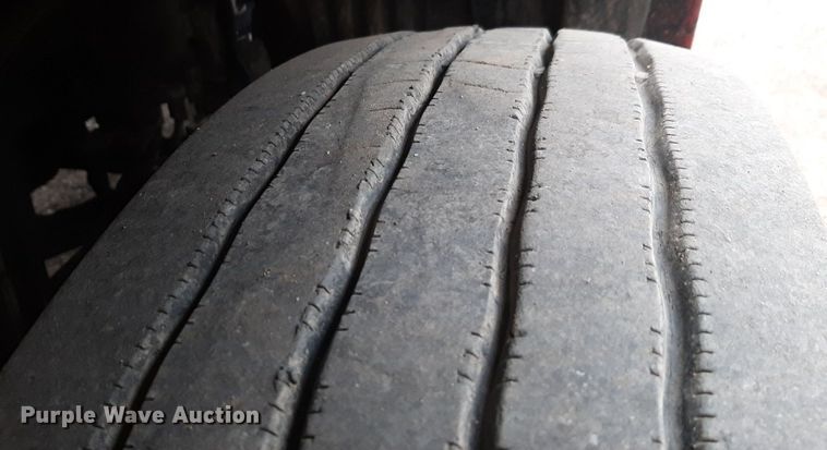 image for item DV9884 2012 Kenworth T600 semi truck