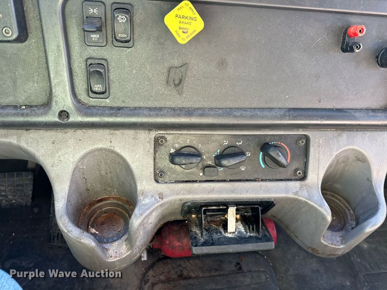 image for item DW2948 2017 Freightliner Business Class M2 box truck