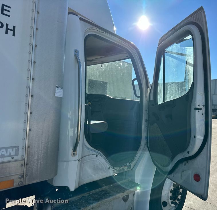 image for item DW2948 2017 Freightliner Business Class M2 box truck