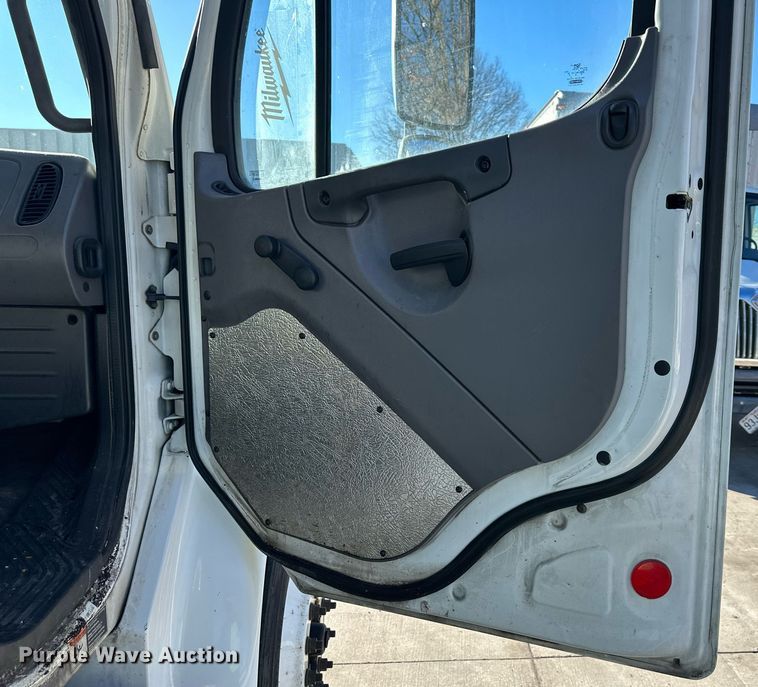 image for item DW2948 2017 Freightliner Business Class M2 box truck