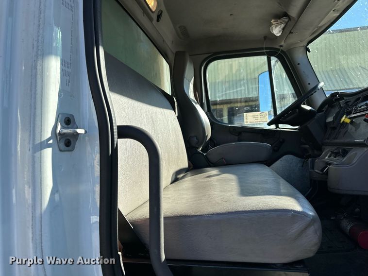 image for item DW2948 2017 Freightliner Business Class M2 box truck