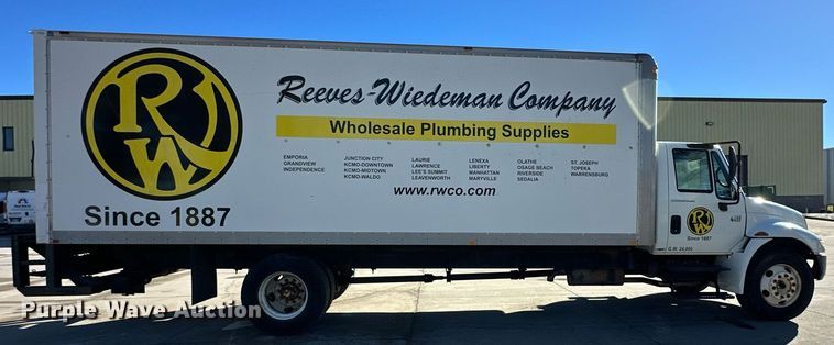 image for item DW2949 2006 International 4200 box truck