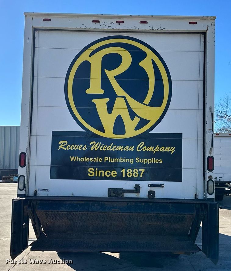 image for item DW2949 2006 International 4200 box truck