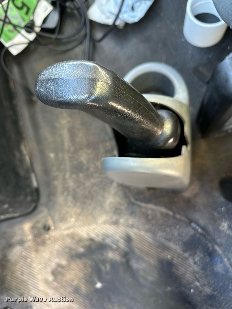 image for item DW2949 2006 International 4200 box truck