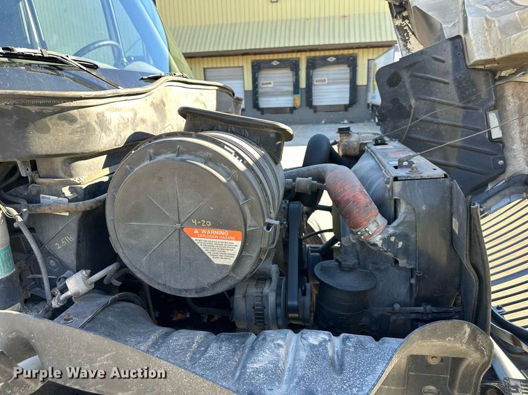 image for item DW2949 2006 International 4200 box truck