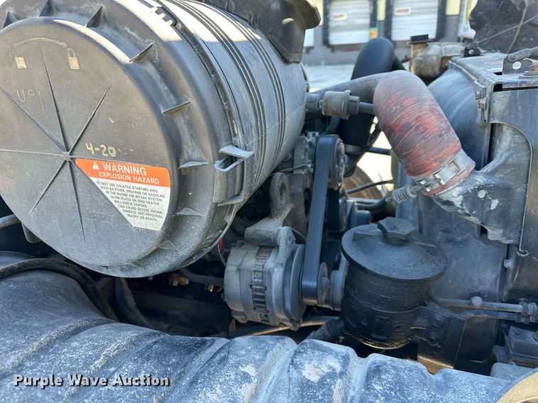 image for item DW2949 2006 International 4200 box truck