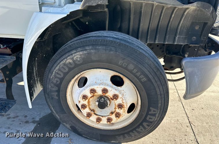 image for item DW2949 2006 International 4200 box truck