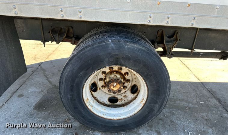 image for item DW2949 2006 International 4200 box truck