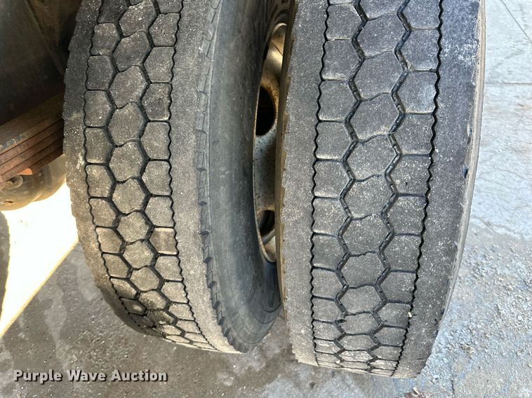 image for item DW2949 2006 International 4200 box truck