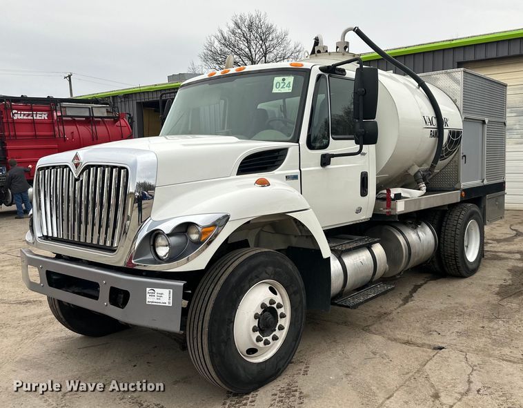 image for item DW2968 2012 International 7300 sewer jetter truck