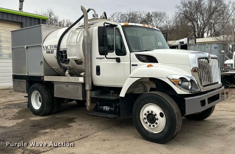image for item DW2968 2012 International 7300 sewer jetter truck