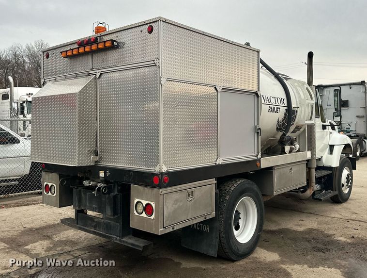 image for item DW2968 2012 International 7300 sewer jetter truck