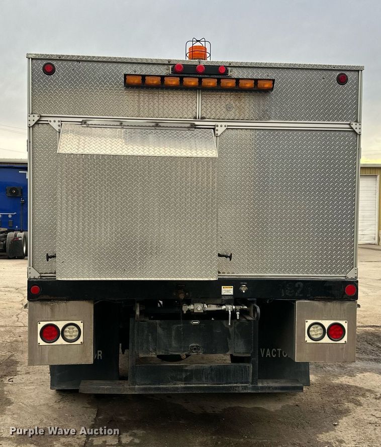 image for item DW2968 2012 International 7300 sewer jetter truck