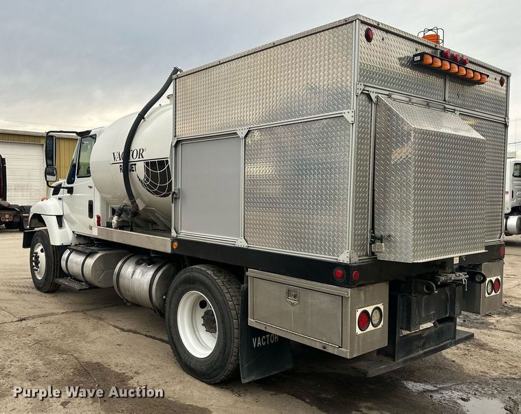 image for item DW2968 2012 International 7300 sewer jetter truck