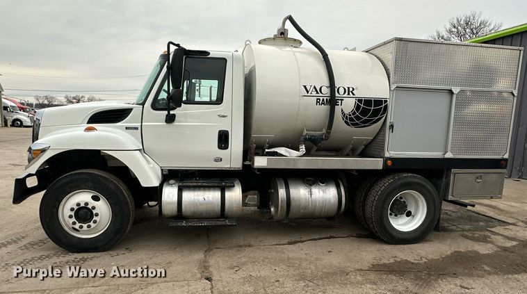 image for item DW2968 2012 International 7300 sewer jetter truck