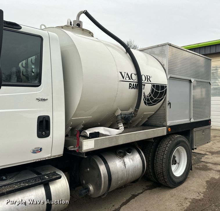 image for item DW2968 2012 International 7300 sewer jetter truck