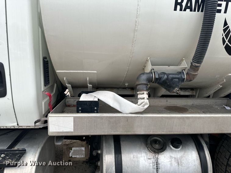 image for item DW2968 2012 International 7300 sewer jetter truck