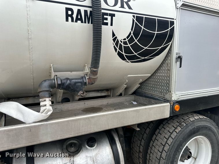 image for item DW2968 2012 International 7300 sewer jetter truck