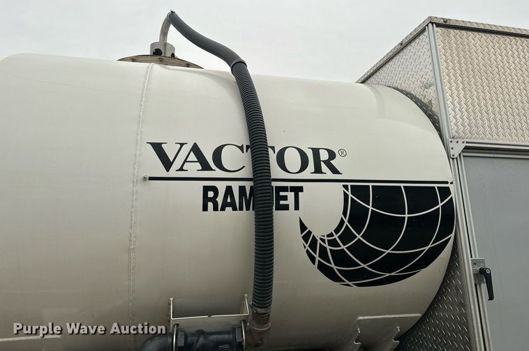 image for item DW2968 2012 International 7300 sewer jetter truck