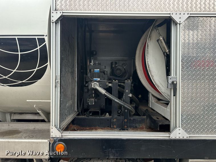 image for item DW2968 2012 International 7300 sewer jetter truck