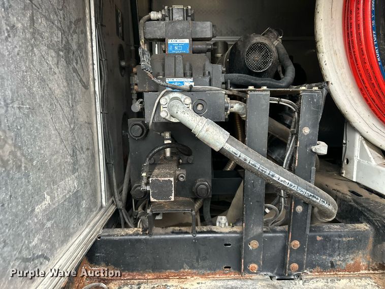 image for item DW2968 2012 International 7300 sewer jetter truck